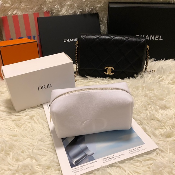 Dior Pouch (Free Mystery clothes) - Picture 13 of 13
